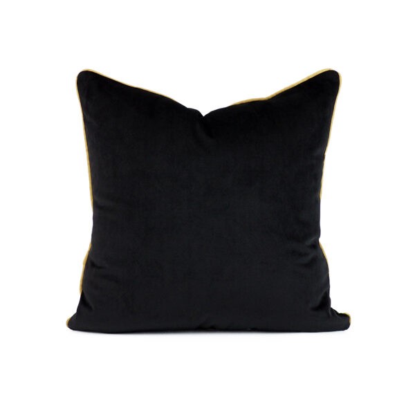 Cushion model: LUXURY-Black-Cube-02