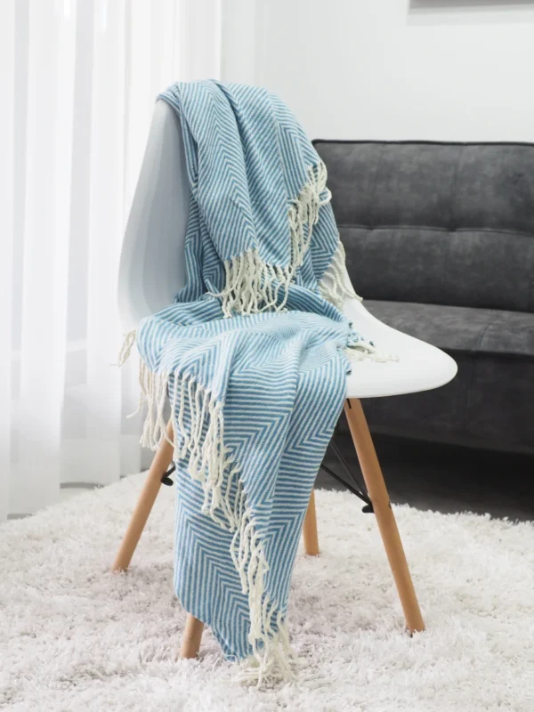 Throw blanket model: Sky Blue